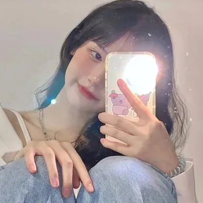 一杯咖啡与新穿的鞋子
